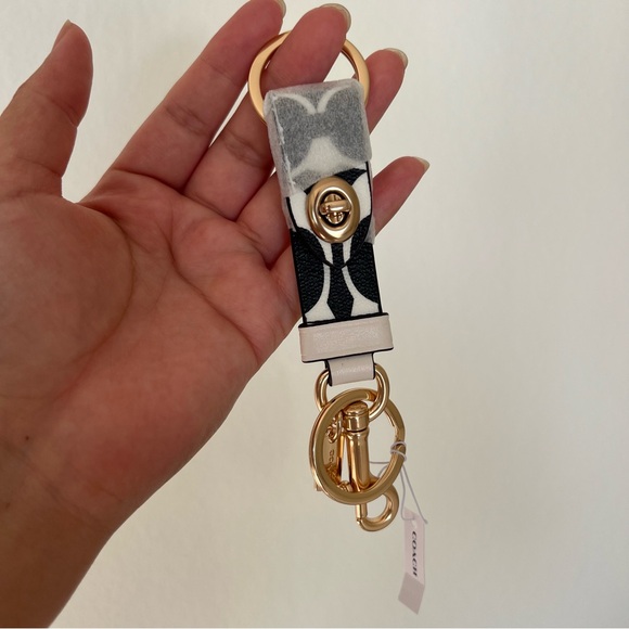 Coach Trigger Snap Bag Charm - Picture 8 of 13